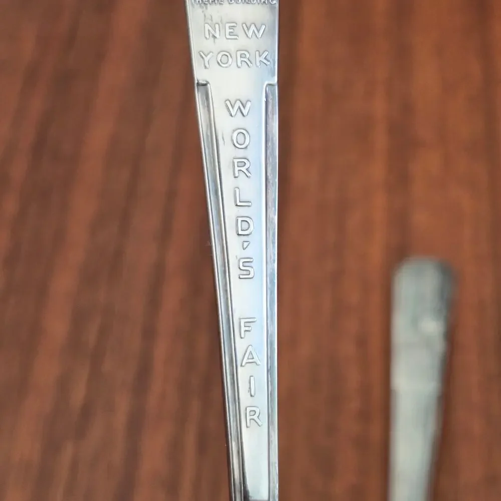 VTG WM Rogers 1939 New York Worlds Fair Spoons Silver Plate Pavillions Souvenir